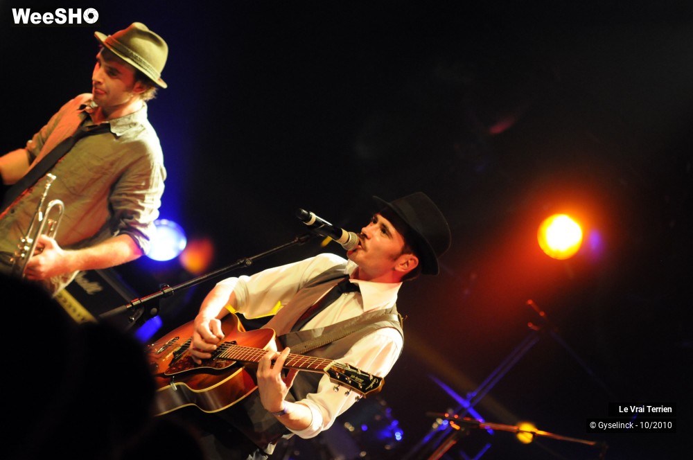 19/20 photos du spectacle Le Vrai Terrien