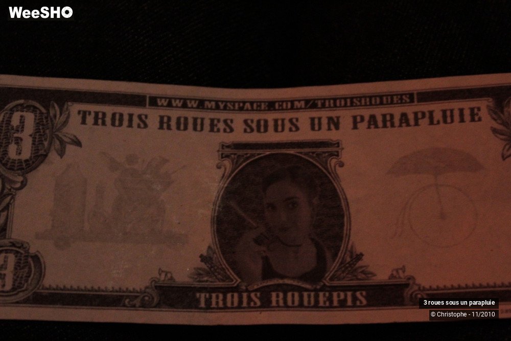 2/43 photos du spectacle 3 roues sous un parapluie