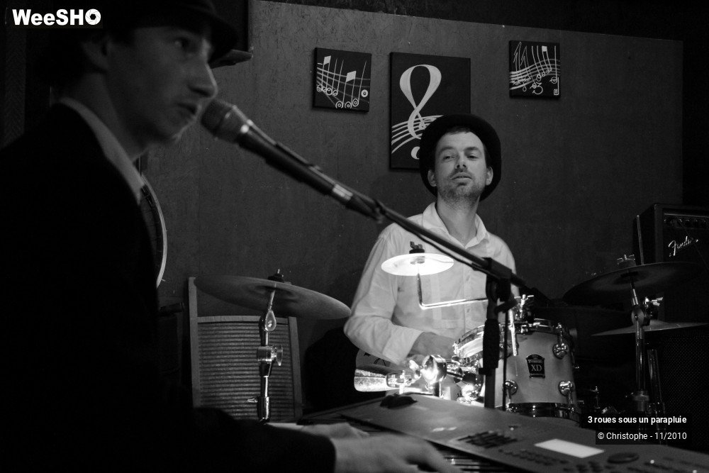 3/43 photos du spectacle 3 roues sous un parapluie