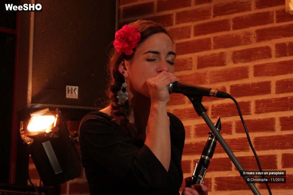 7/43 photos du spectacle 3 roues sous un parapluie