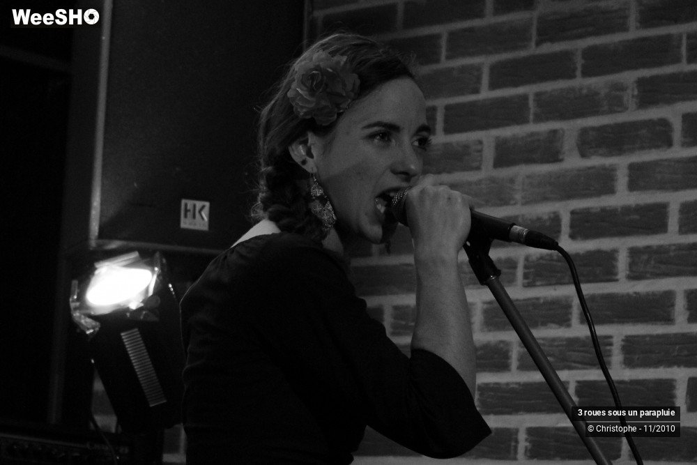 10/43 photos du spectacle 3 roues sous un parapluie