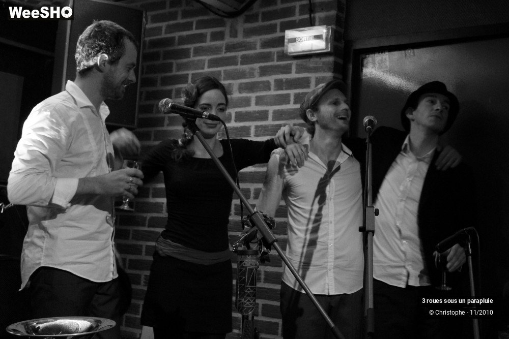 11/43 photos du spectacle 3 roues sous un parapluie