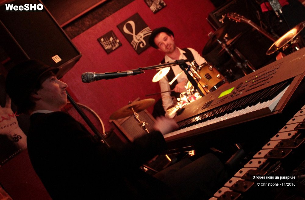 12/43 photos du spectacle 3 roues sous un parapluie