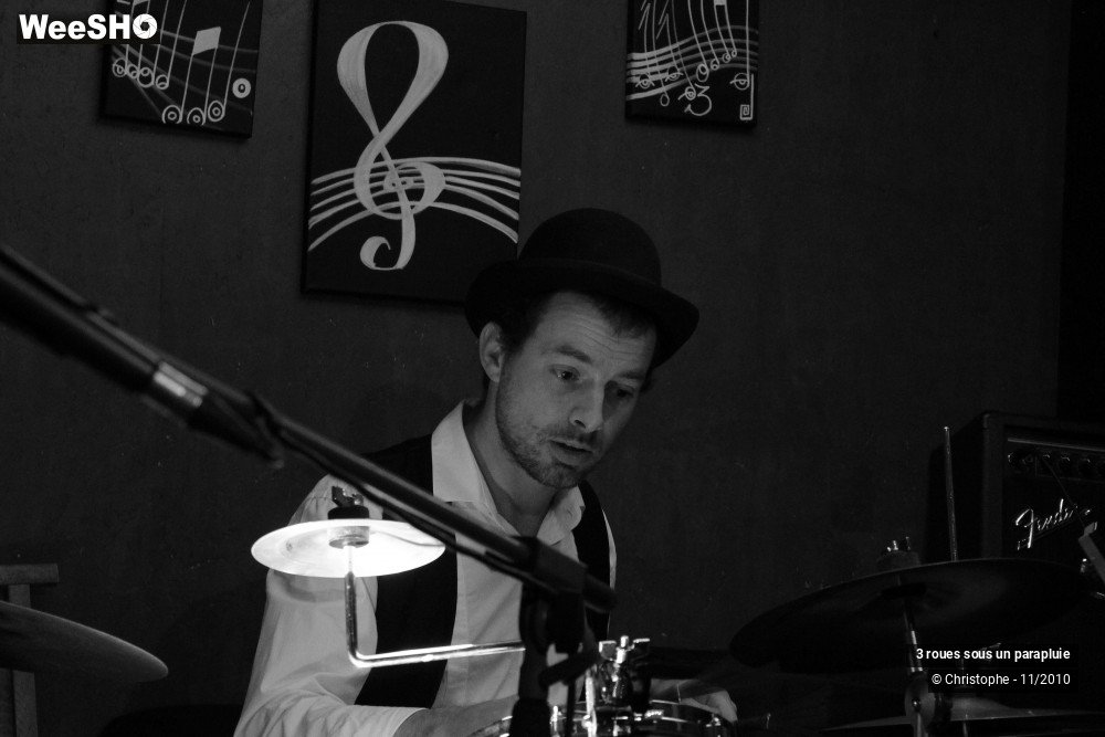 16/43 photos du spectacle 3 roues sous un parapluie