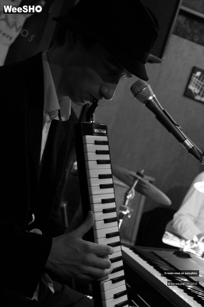 38/43 photos du spectacle 3 roues sous un parapluie