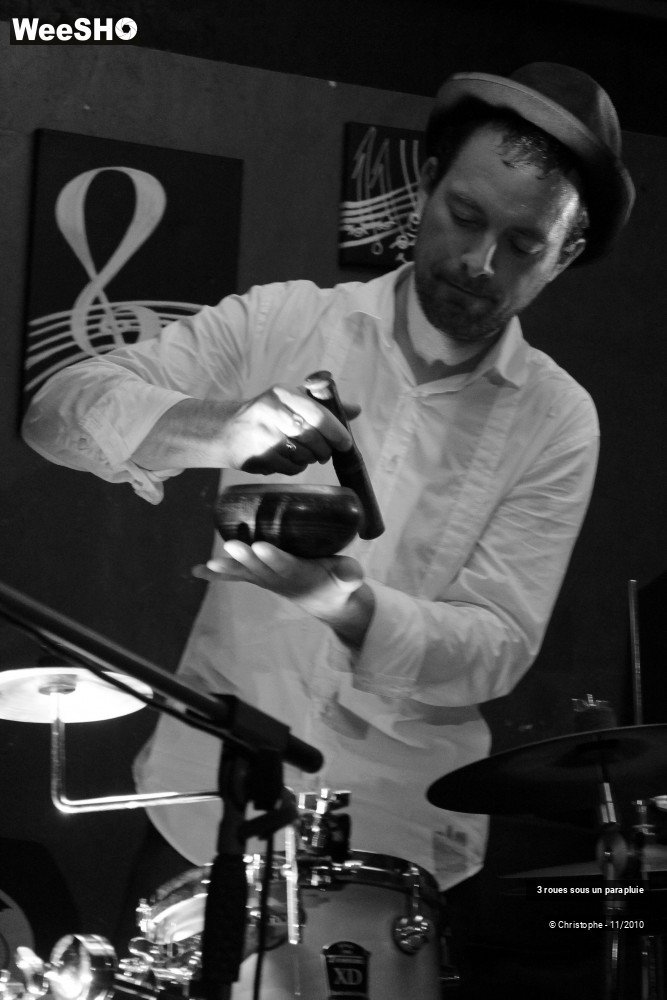 39/43 photos du spectacle 3 roues sous un parapluie