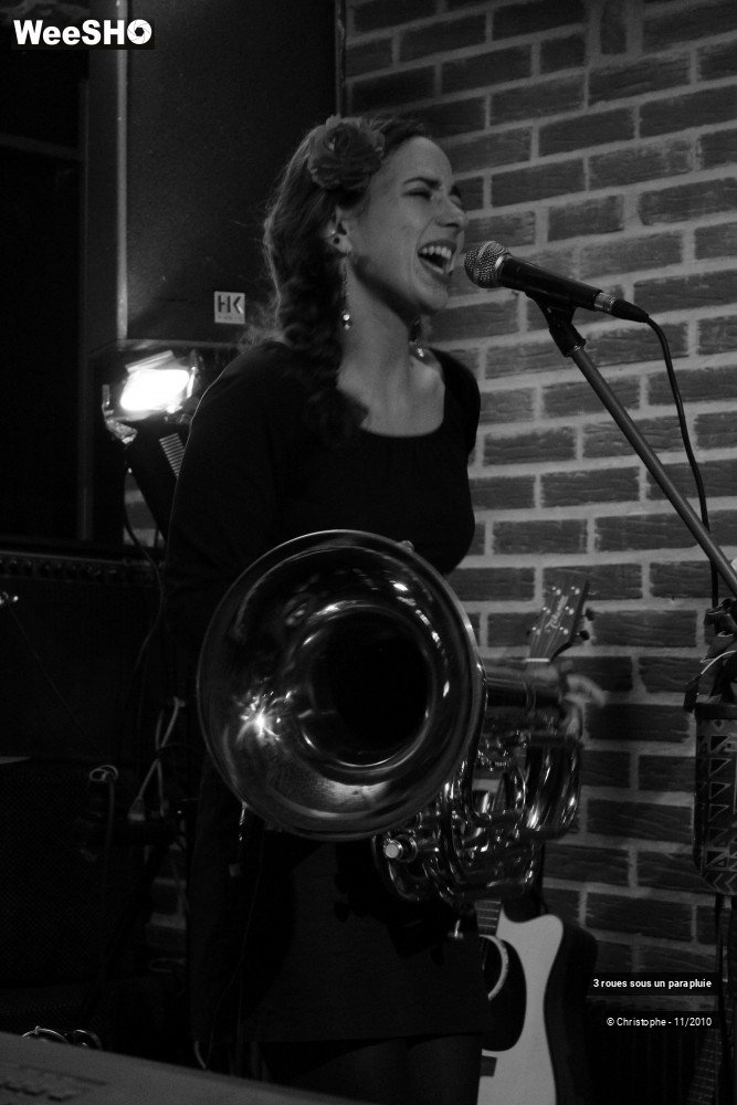 42/43 photos du spectacle 3 roues sous un parapluie