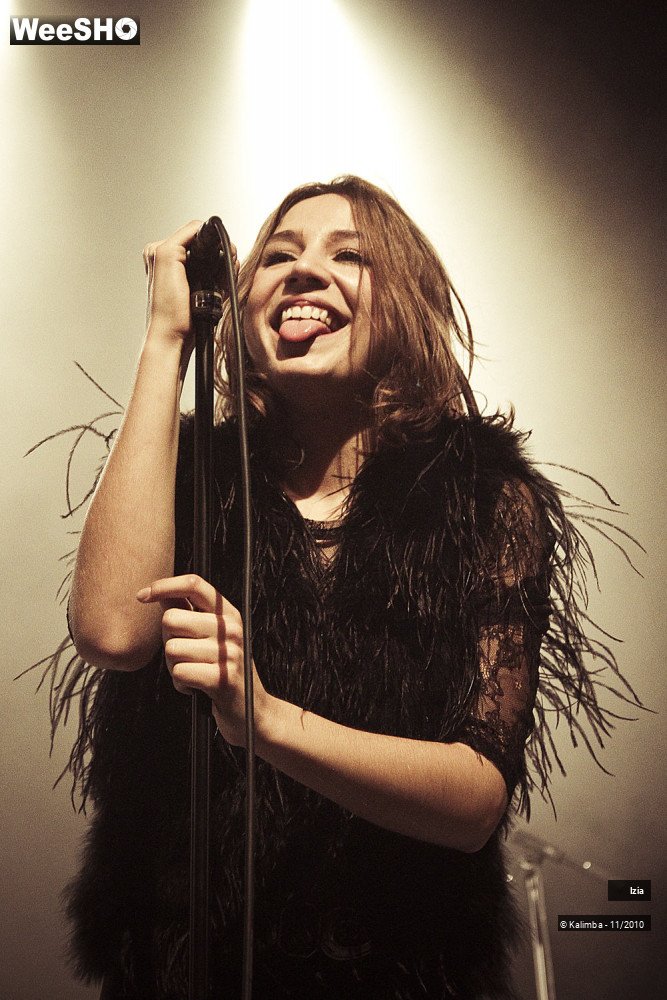 8/33 photos du spectacle Izia