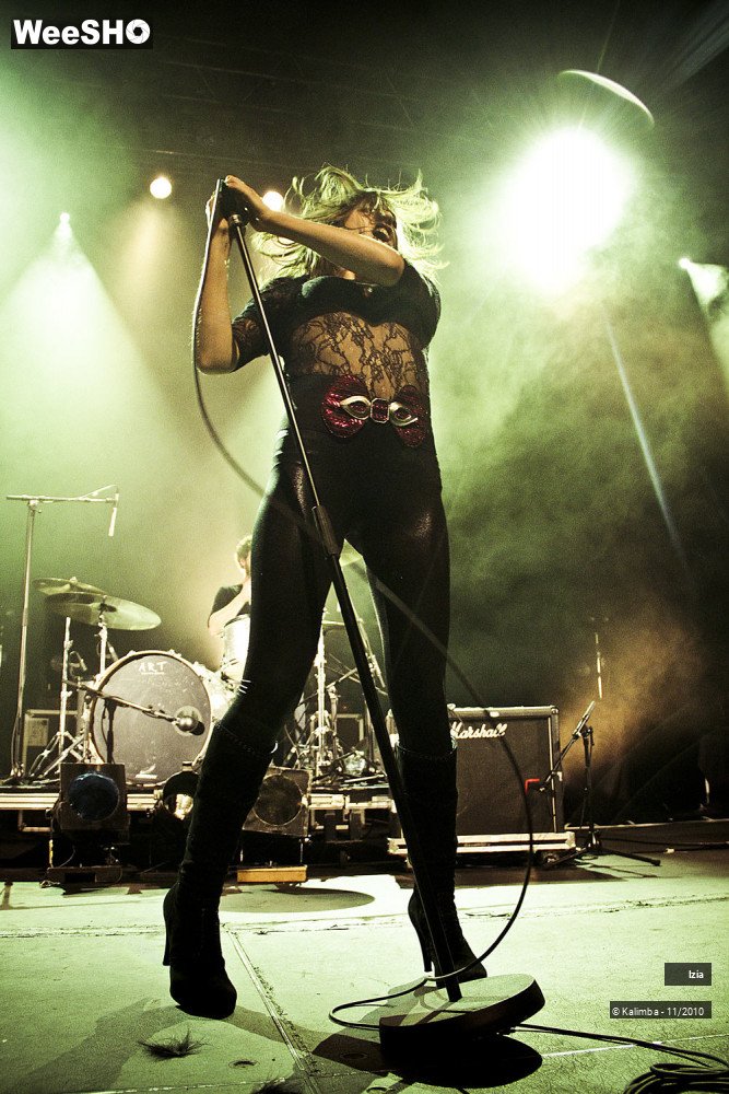 16/33 photos du spectacle Izia