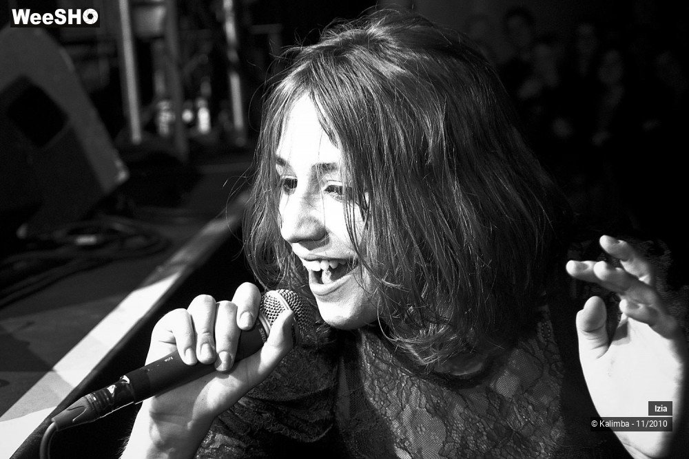 20/33 photos du spectacle Izia