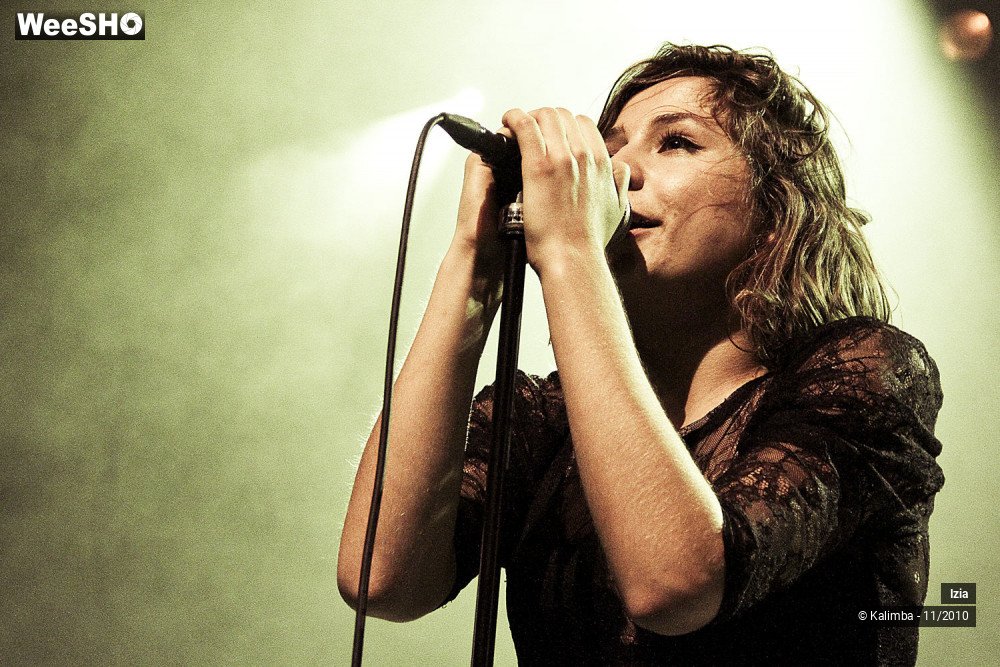 26/33 photos du spectacle Izia