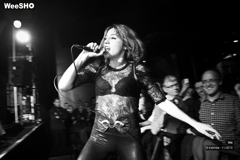 30/33 photos du spectacle Izia