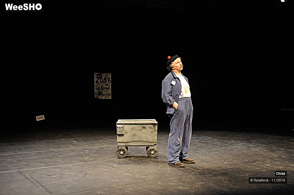 1/23 photos du spectacle 2036, le fond populaire