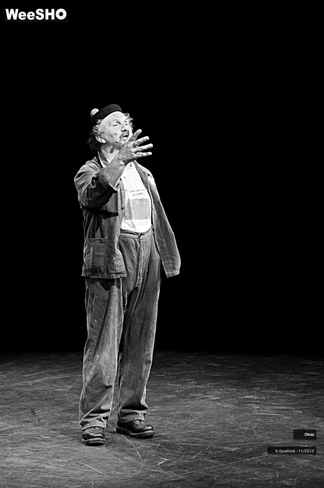 8/23 photos du spectacle 2036, le fond populaire