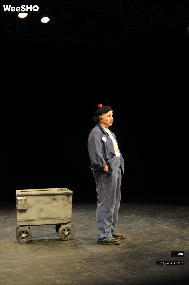 10/23 photos du spectacle 2036, le fond populaire