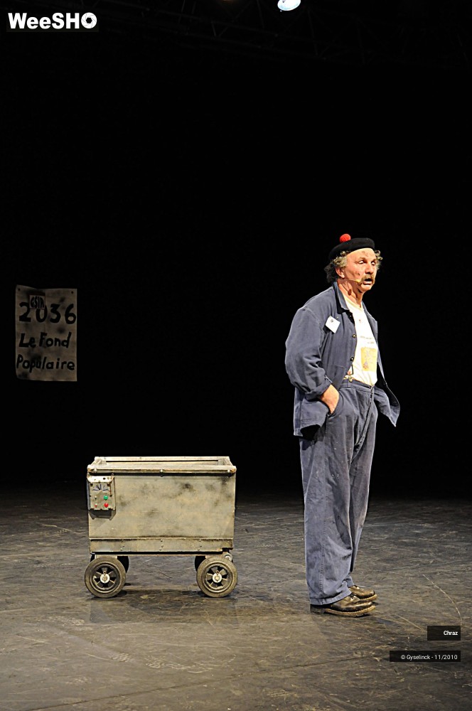 11/23 photos du spectacle 2036, le fond populaire