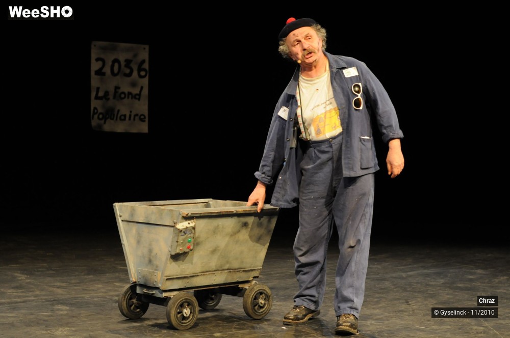 13/23 photos du spectacle 2036, le fond populaire