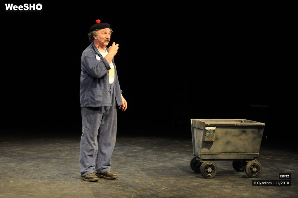 17/23 photos du spectacle 2036, le fond populaire