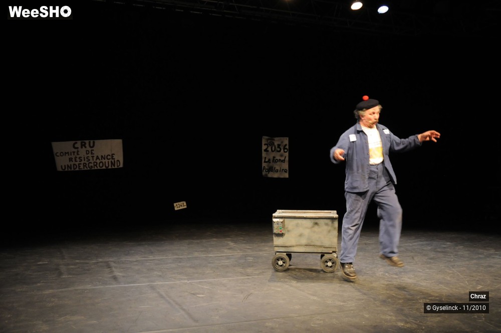 21/23 photos du spectacle 2036, le fond populaire