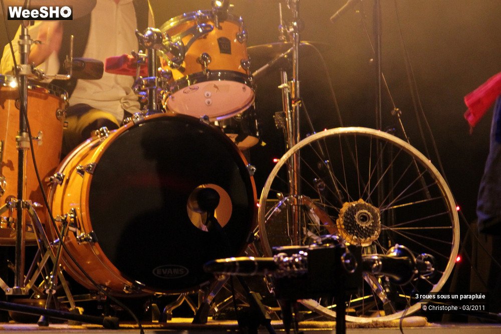 2/31 photos du spectacle 3 roues sous un parapluie