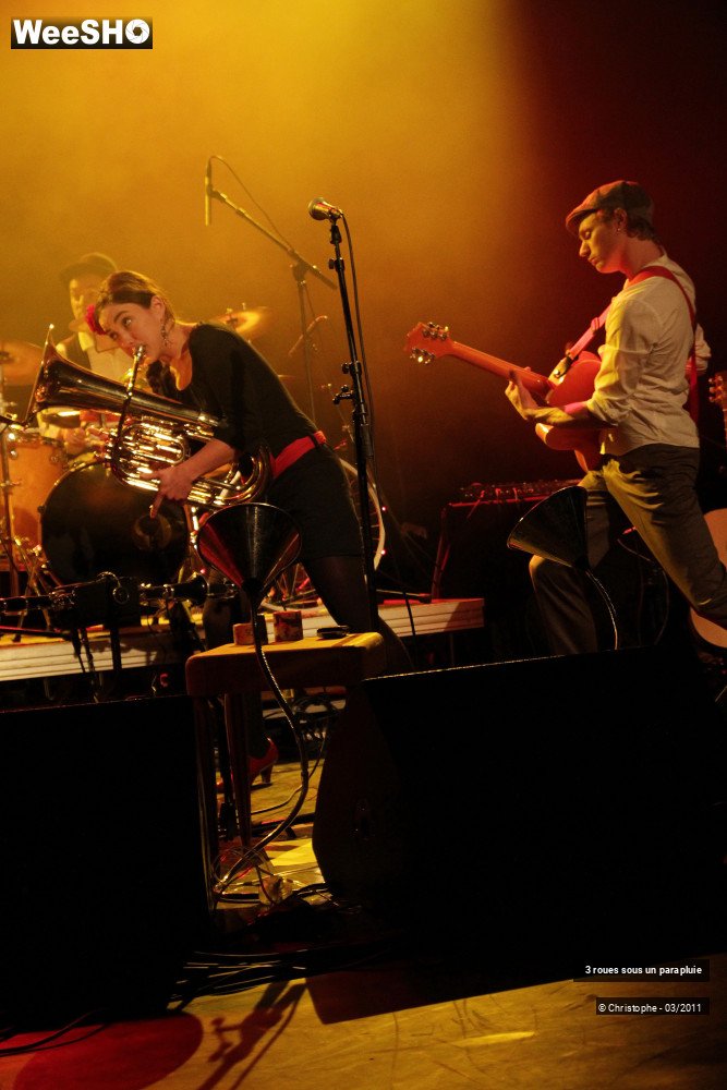 8/31 photos du spectacle 3 roues sous un parapluie