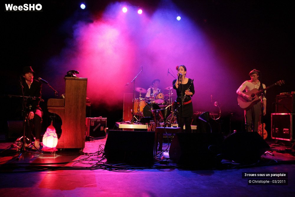 9/31 photos du spectacle 3 roues sous un parapluie