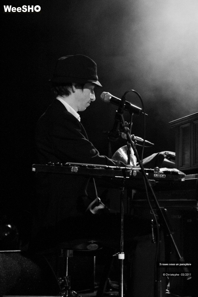 11/31 photos du spectacle 3 roues sous un parapluie