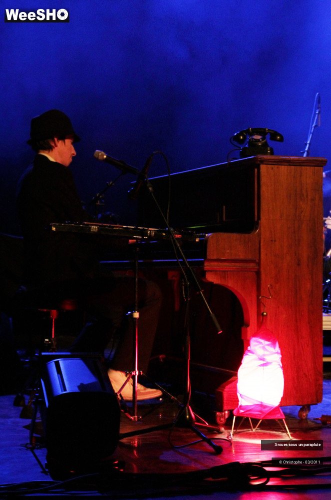 30/31 photos du spectacle 3 roues sous un parapluie