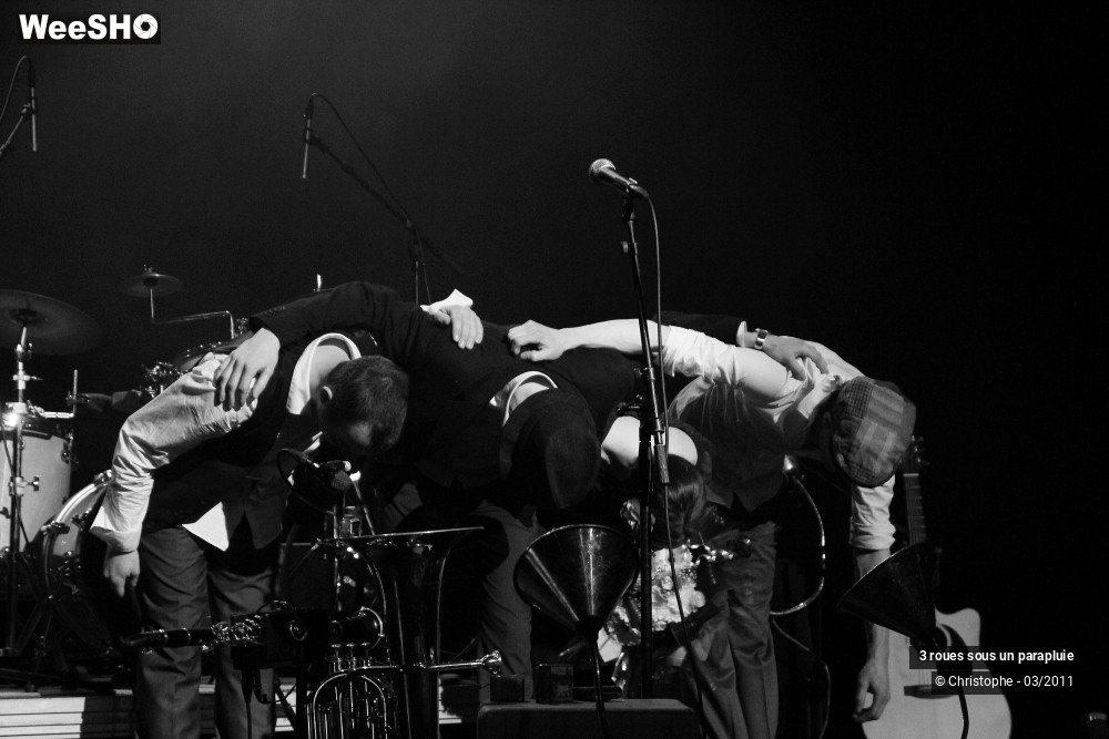 31/31 photos du spectacle 3 roues sous un parapluie