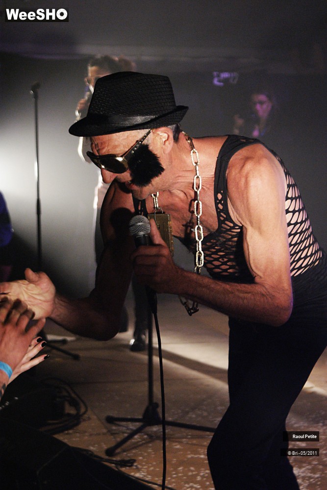 25/50 photos du spectacle Raoul Petite