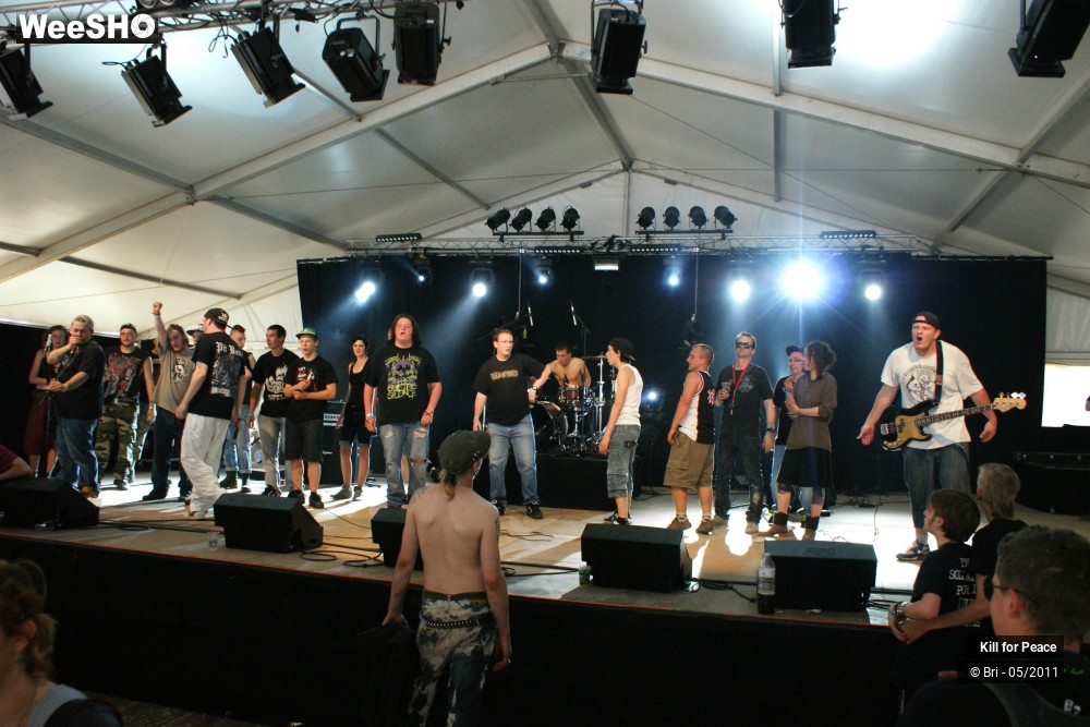 17/22 photos du spectacle Kill For Peace