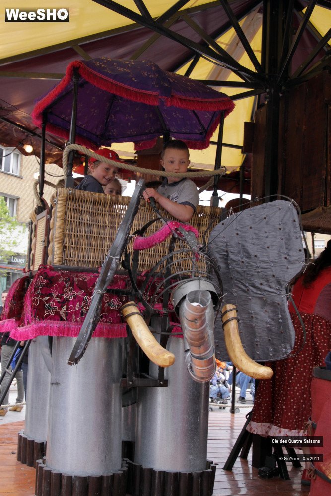 22/27 photos du spectacle Le Petit Manège