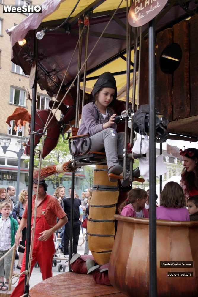 25/27 photos du spectacle Le Petit Manège