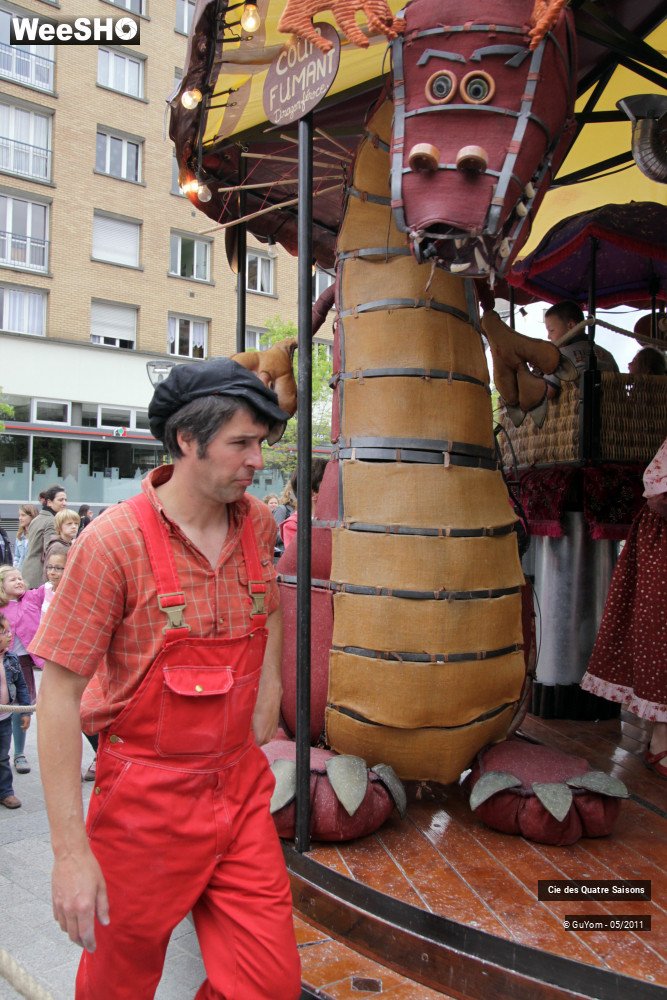 26/27 photos du spectacle Le Petit Manège