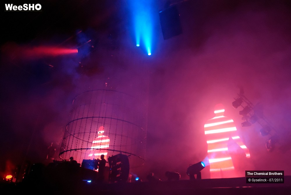 16/17 photos du spectacle The Chemical Brothers