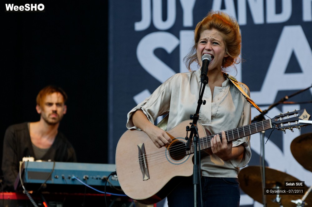 6/44 photos du spectacle Selah SUE