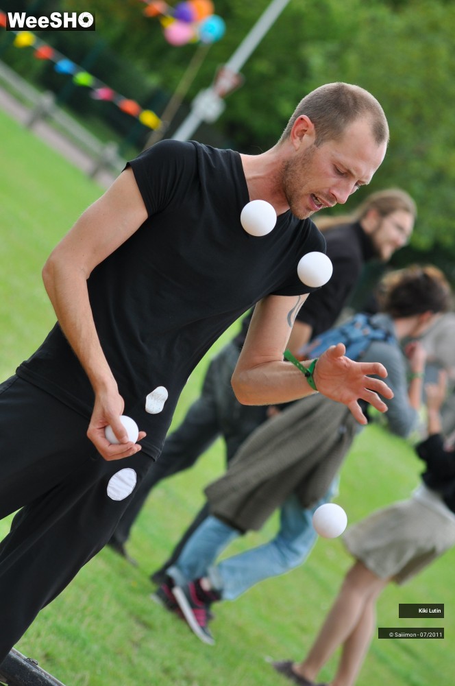 9/36 photos du spectacle Slam et des balles 