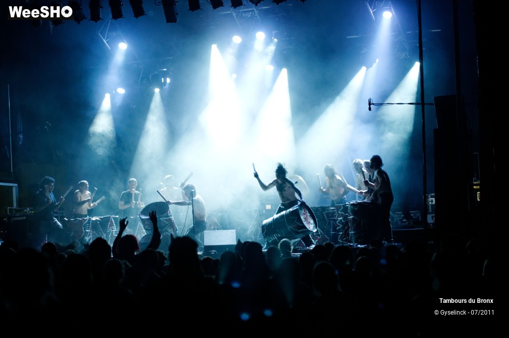 9/45 photos du spectacle Les Tambours du Bronx
