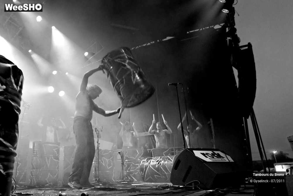 35/45 photos du spectacle Les Tambours du Bronx