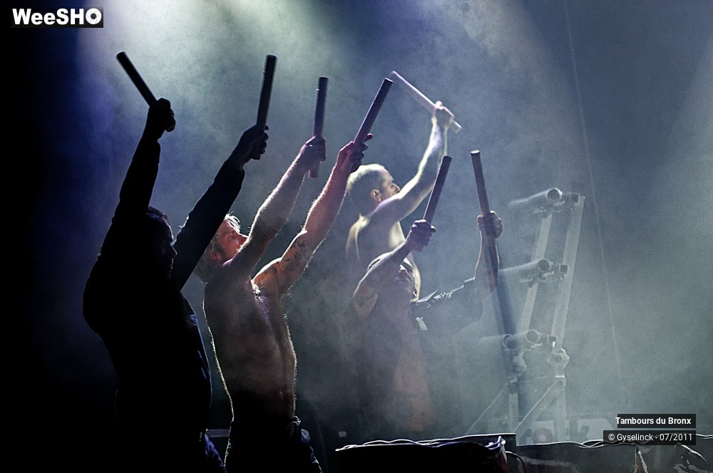 40/45 photos du spectacle Les Tambours du Bronx