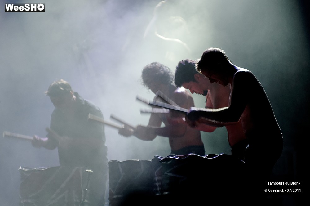 45/45 photos du spectacle Les Tambours du Bronx