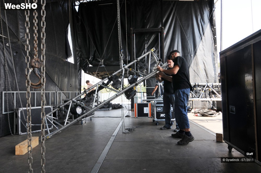 36/38 photos du spectacle Rock en Stock 2011 Installation