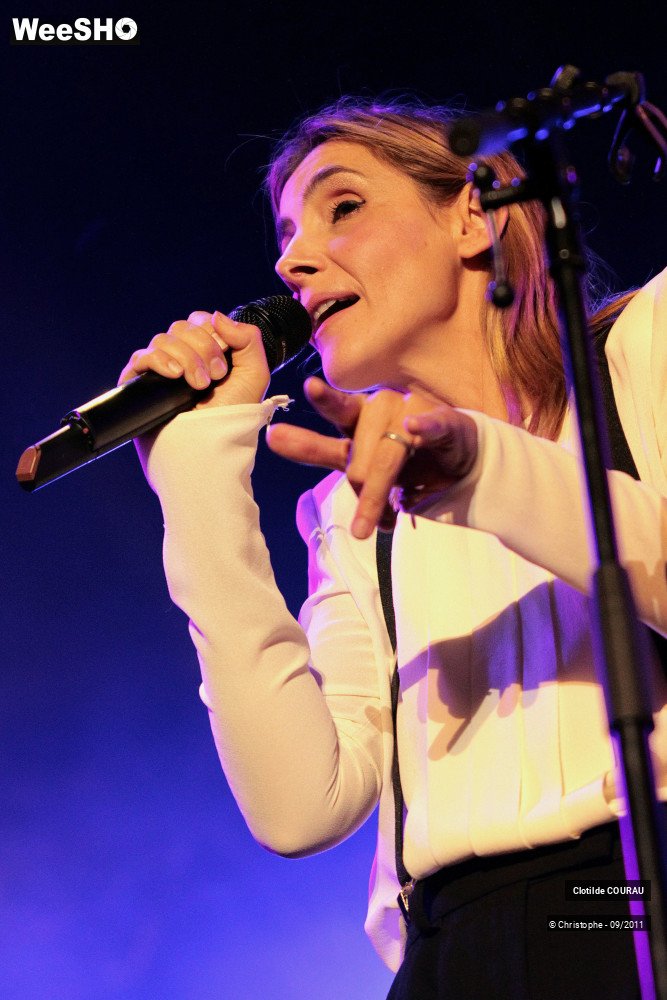 5/6 photos du spectacle Clotilde COURAU