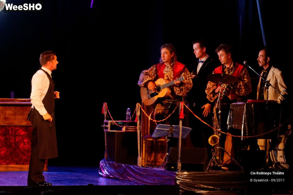 11/34 photos du spectacle Le Cabaret des Pôv' Gars