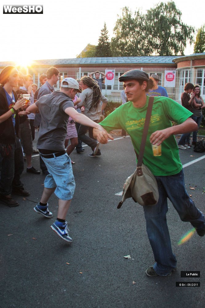 19/31 photos du spectacle La rue est vers Cambrai Ambiance