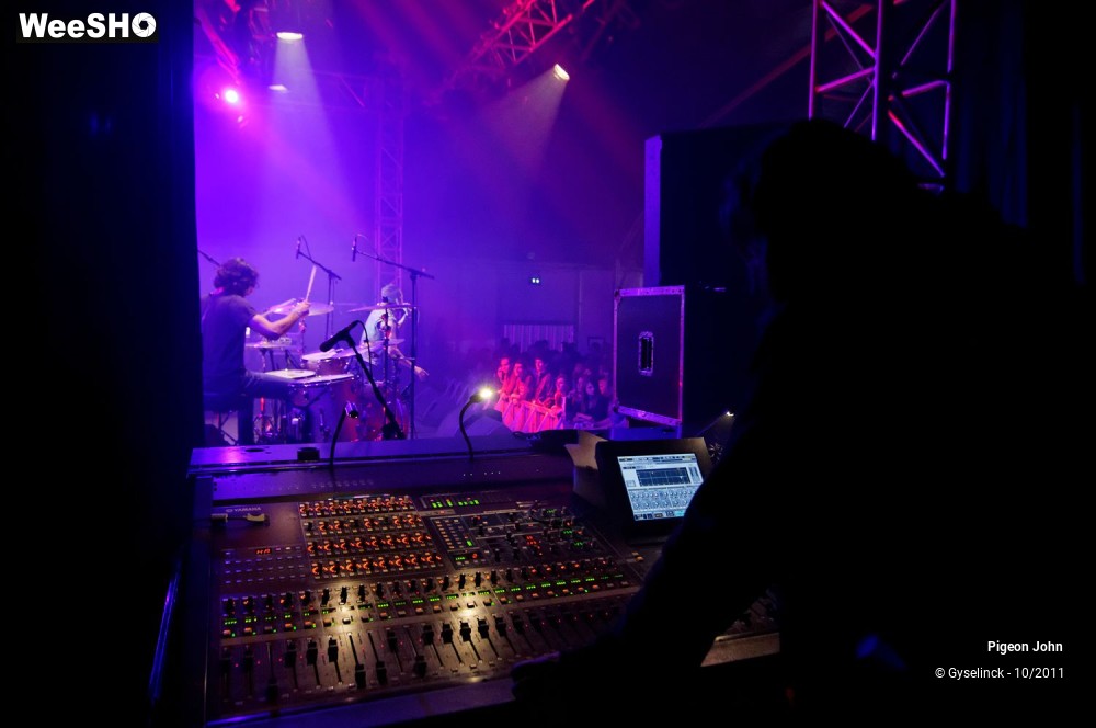 19/29 photos du spectacle Pigeon John