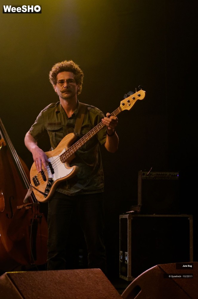 7/33 photos du spectacle June Bug