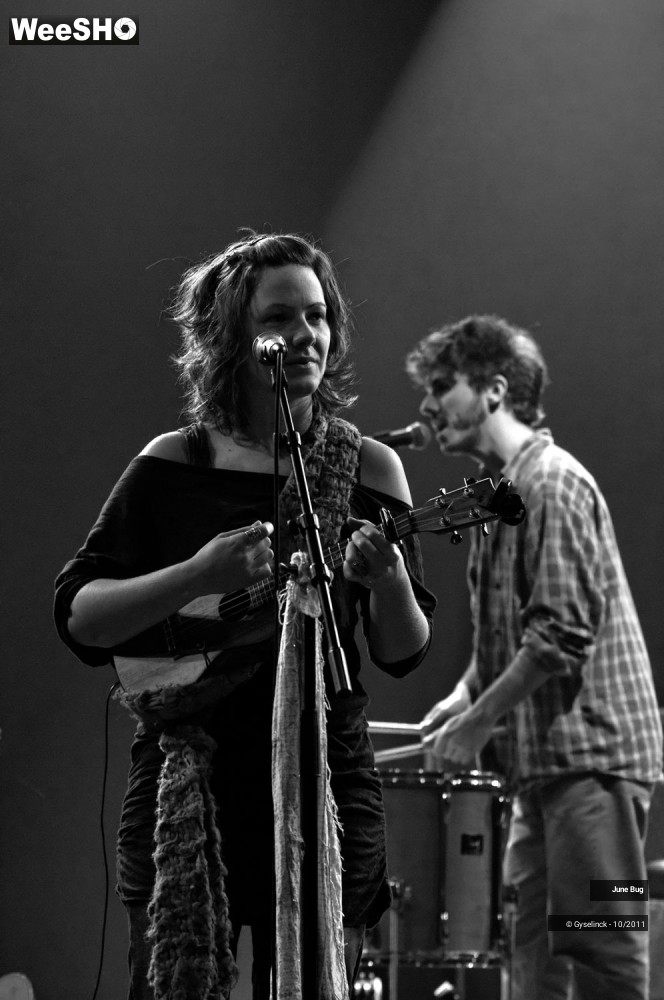 14/33 photos du spectacle June Bug