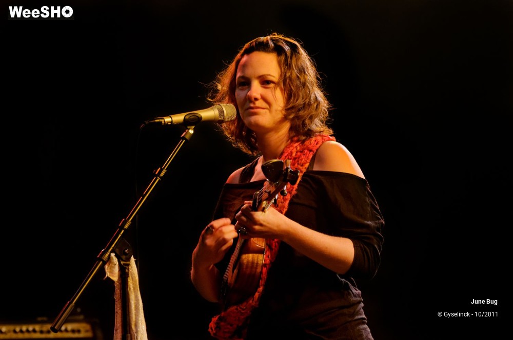 16/33 photos du spectacle June Bug
