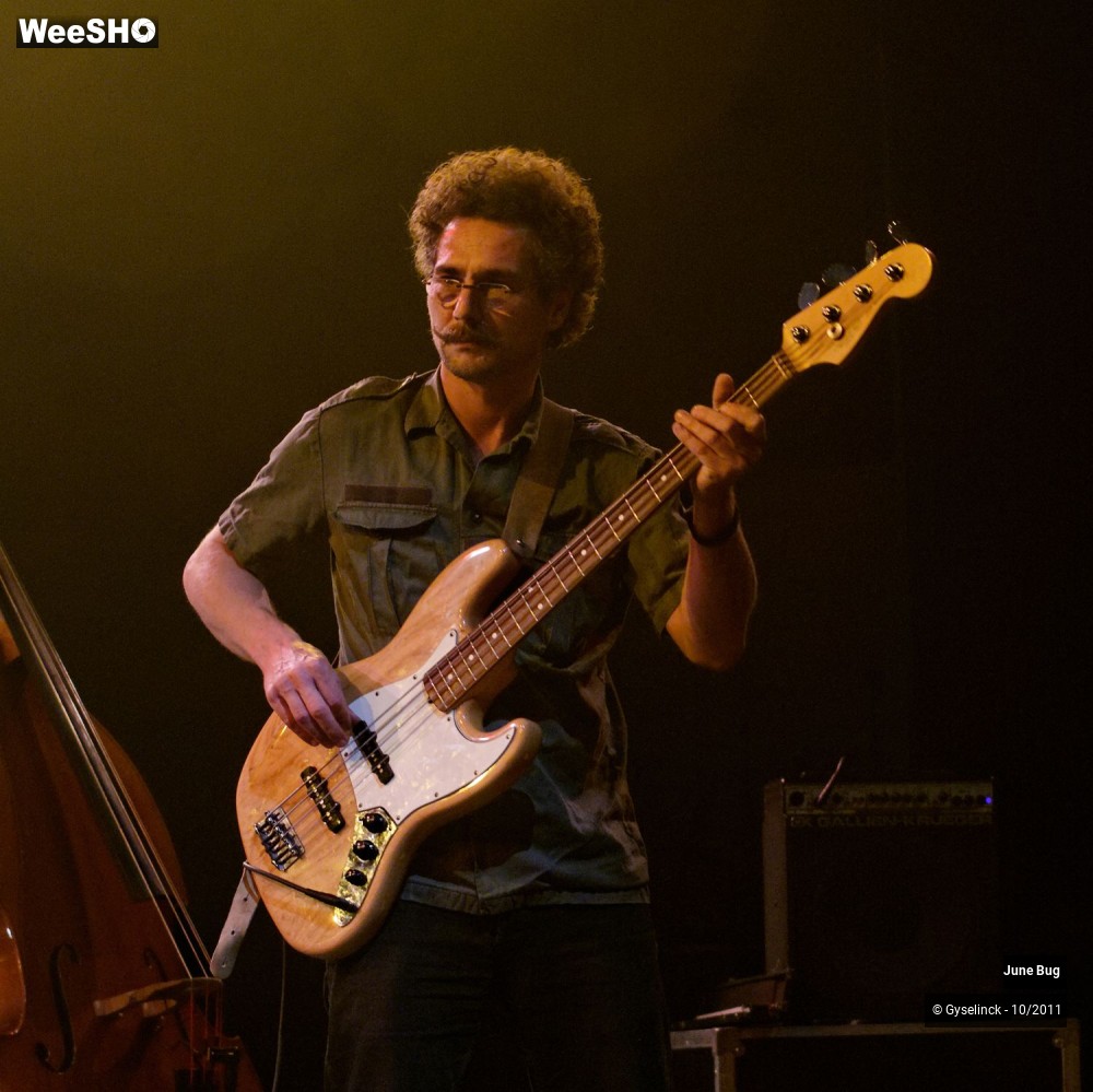 19/33 photos du spectacle June Bug